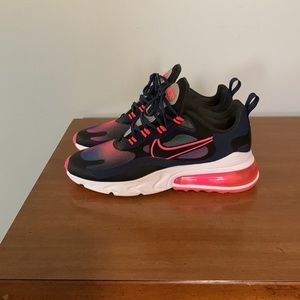 Beautiful Nike sneakers size 7.